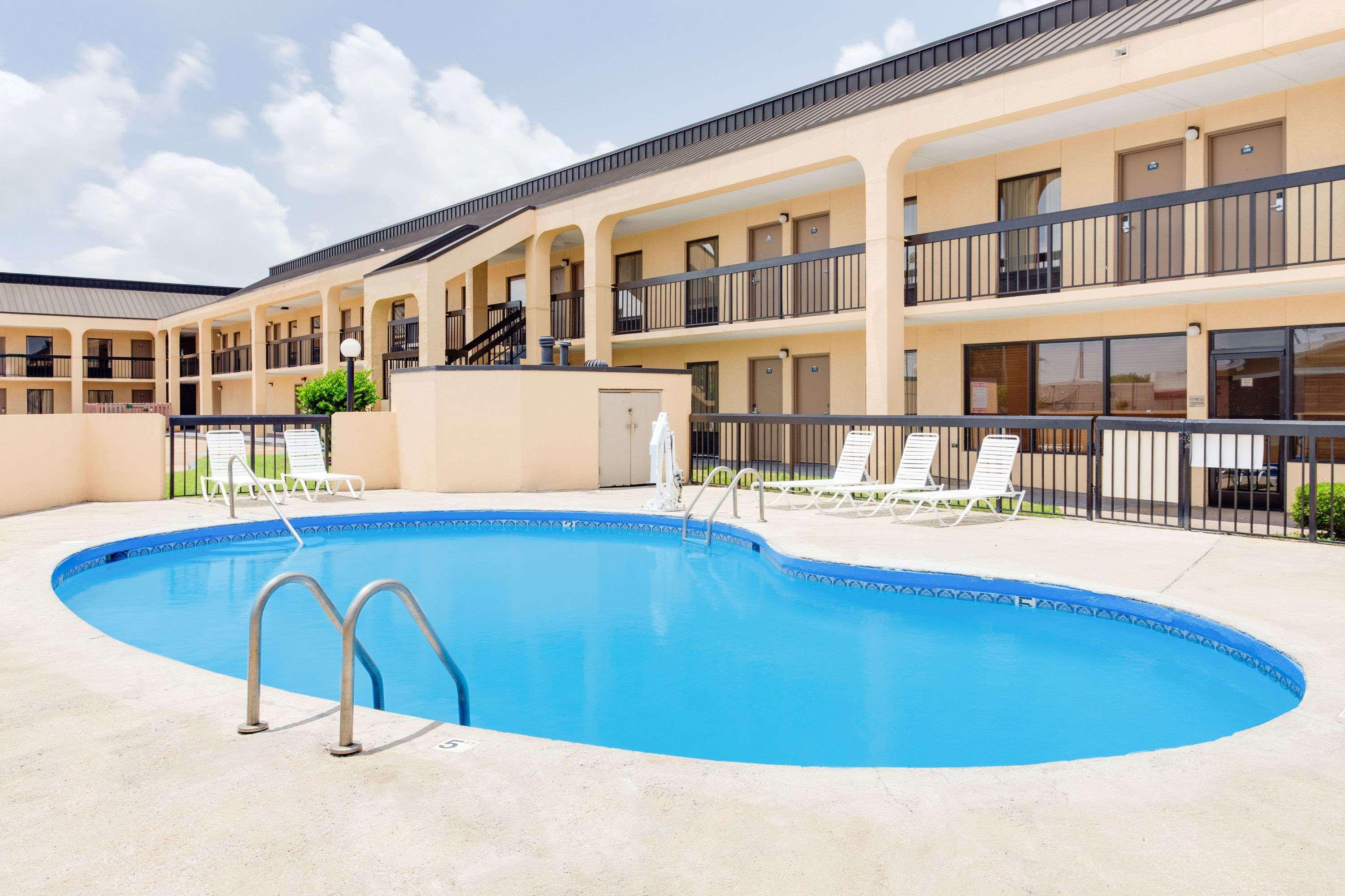 Days Inn By Wyndham Greenville Ms Exterior foto